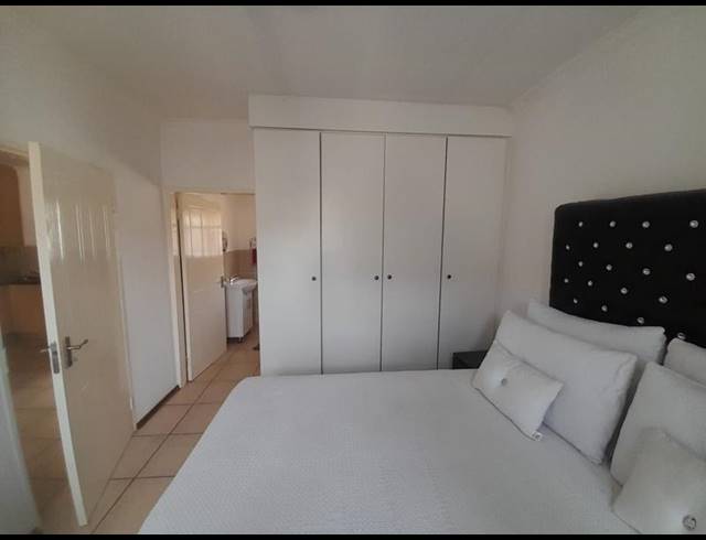 1 BEDROOM APARTMENT FOR SALE IN HESTEAPARK